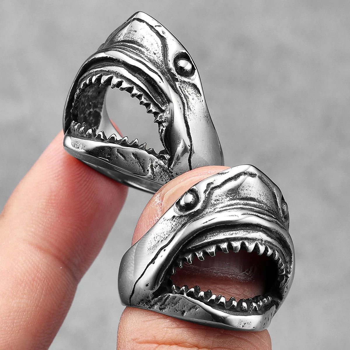 Bague tete de requin
