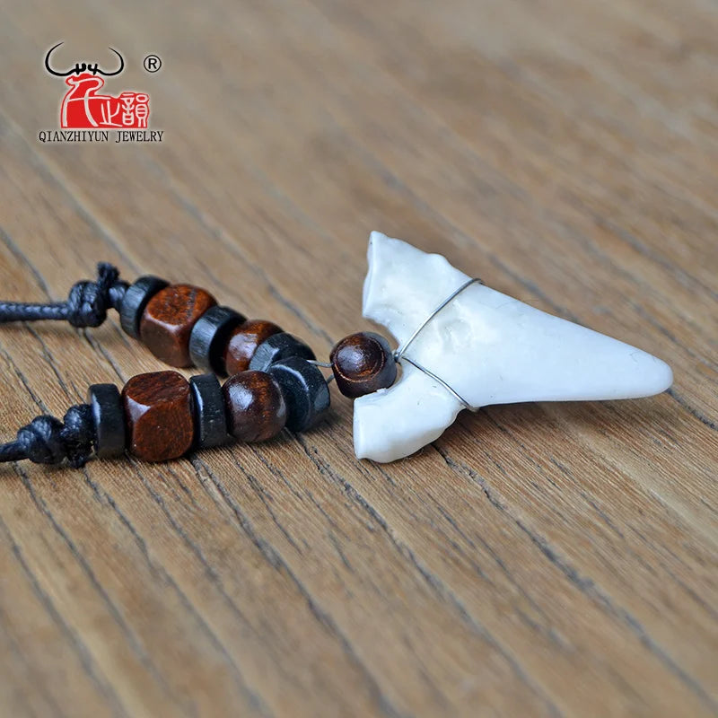 Collier pendentif dent de requin maori