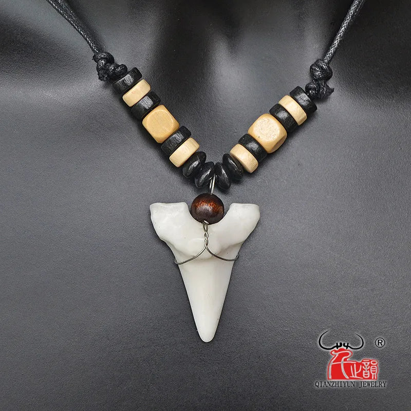 Collier pendentif dent de requin maori