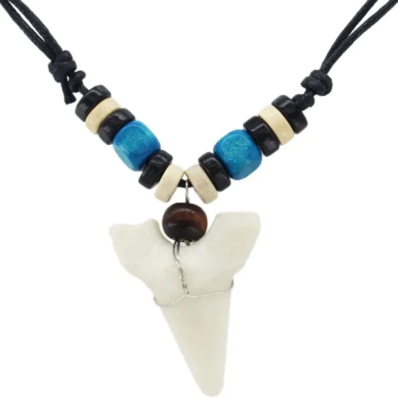 Collier dent de requin surfeur