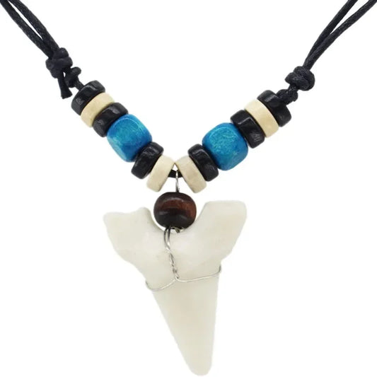 Collier dent de requin surfeur