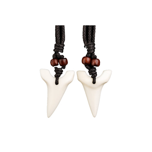 Collier dent de requin realiste