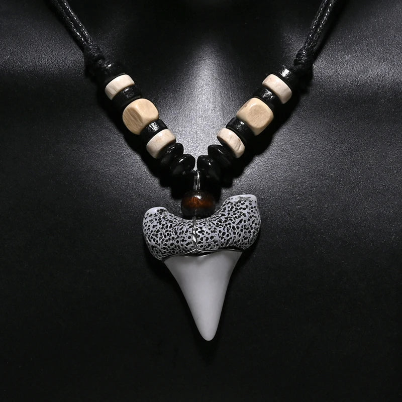 Collier pendentif dent de requin maori