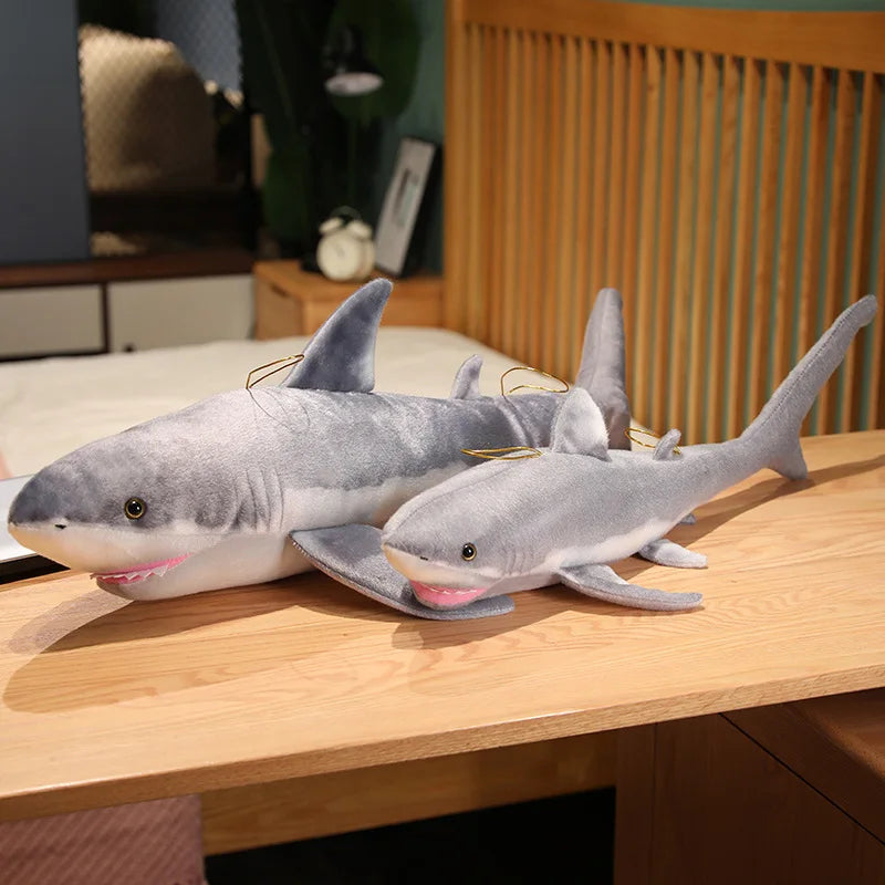 Peluche requin kawaii grise