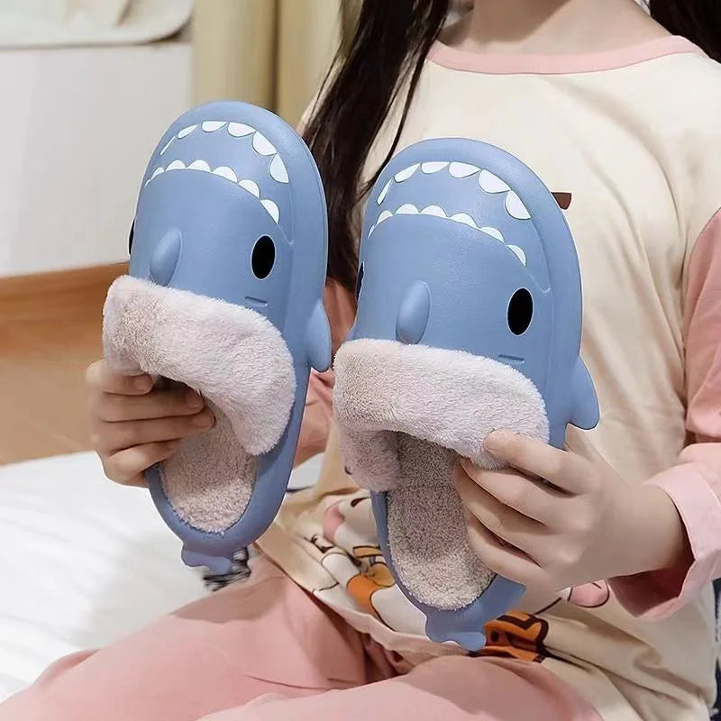 Chaussons requin moumoute