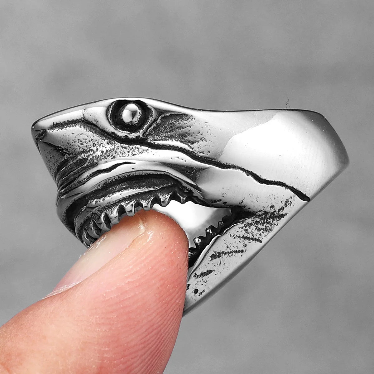 Bague tete de requin