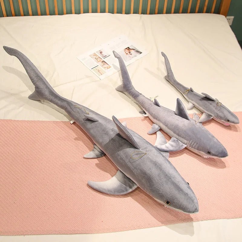 Peluche requin kawaii grise
