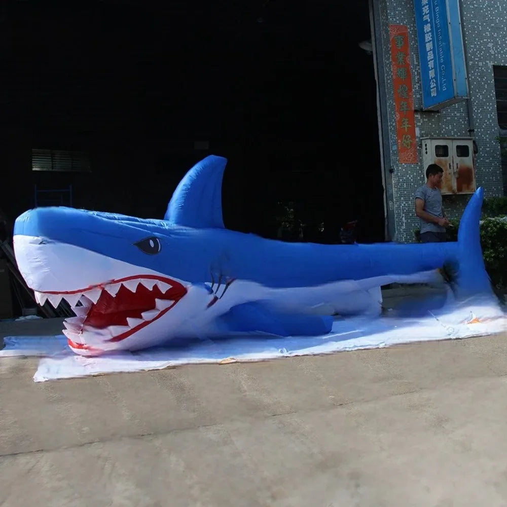 Requin gonflable bleu