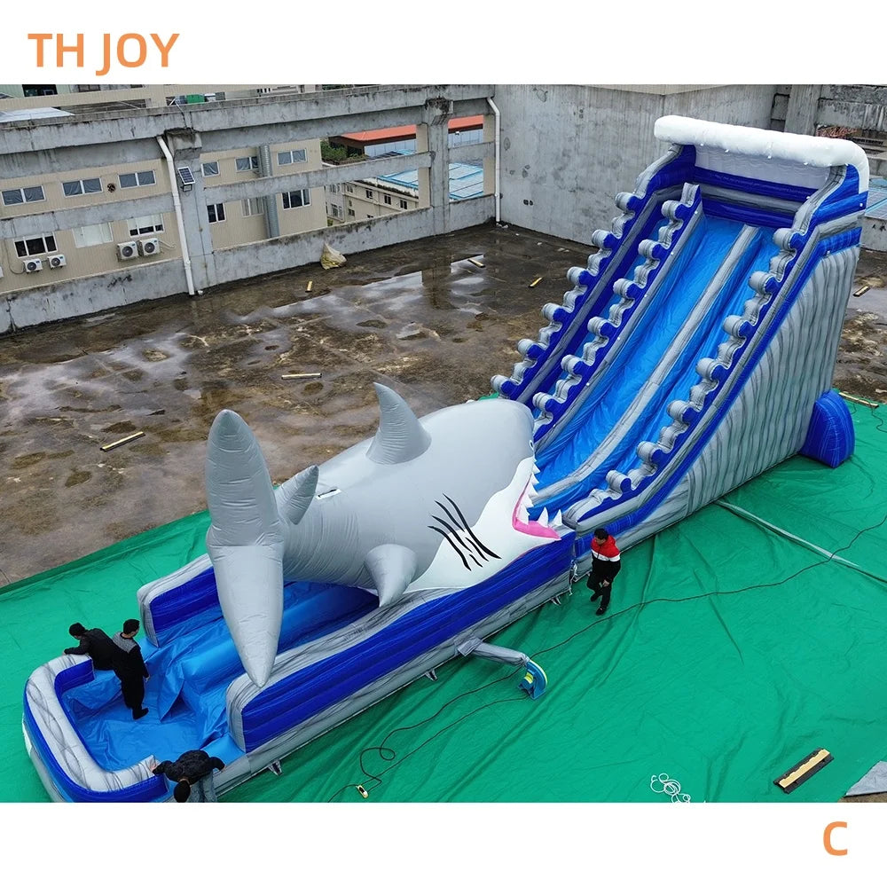 Toboggan requin geant