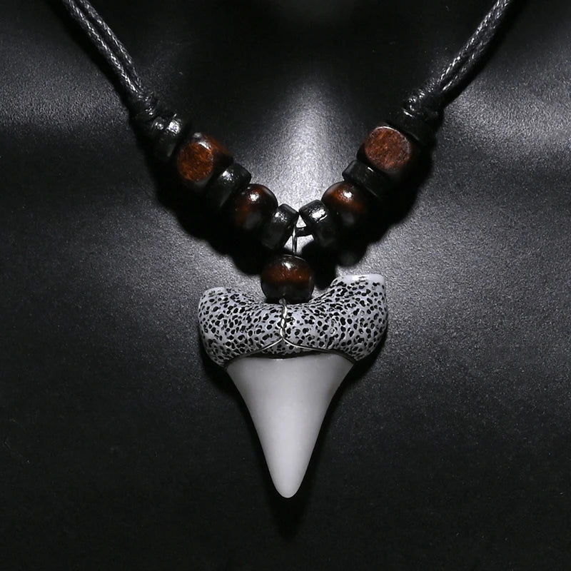Collier pendentif dent de requin maori