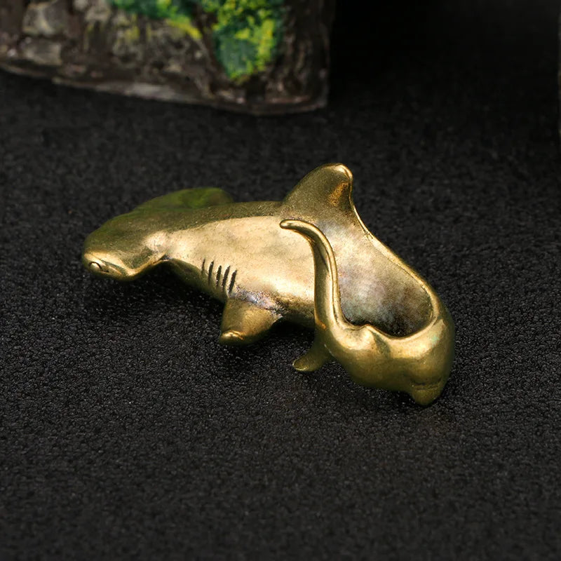 Figurine requin marteau or