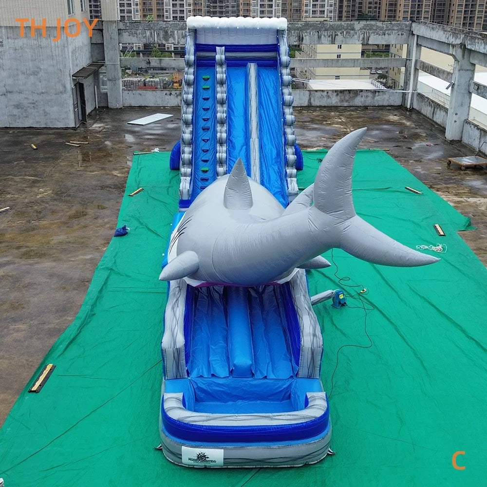 Toboggan requin geant